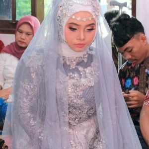 Fitri Ayu Laila profile icon