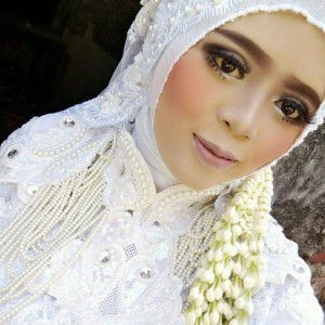 Indah Suryaningsih profile icon