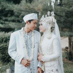 Via Putri profile icon