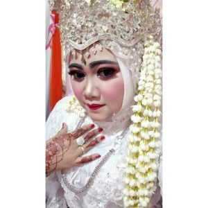 Dini Yuliani II profile icon