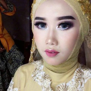 Indah Apriana profile icon