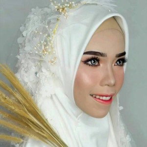 Dewi Istiarini profile icon