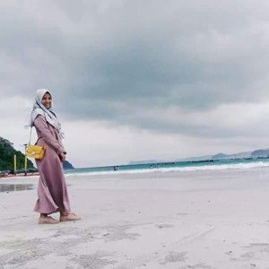 Rosi Hendriani profile icon