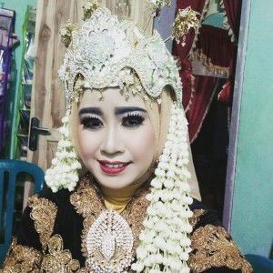 Dina Aprilia profile icon