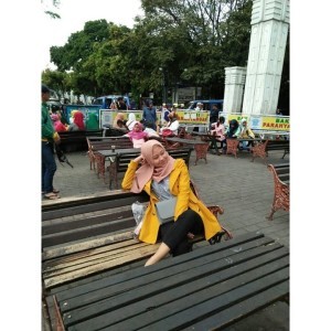 Lessi Fitriyani profile icon