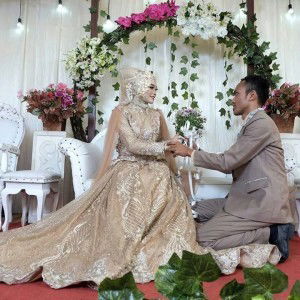 iis Hasanah profile icon