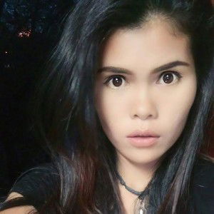 คนเดินถนนคนนึง มันจะทำเธอซึ้งได้ซักเท่าไร profile icon