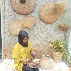 Anita Dahlia profile icon