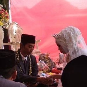 Yulianti Twin profile icon