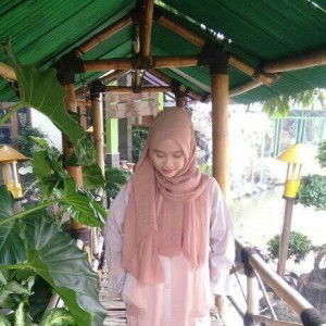 Dewi Wahyuni profile icon