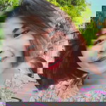 แพรวา' ไม่สนโลก' profile icon