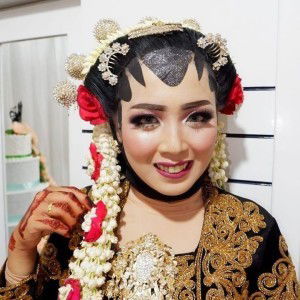 Ria Ayu profile icon