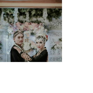 esti wulandari profile icon