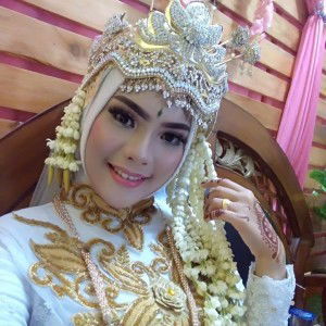 Renti Andriani profile icon