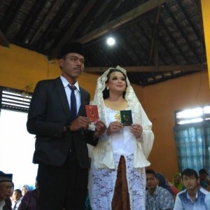 Desi Budiyanti profile icon