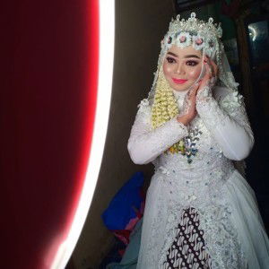 Nur Azizah Zizah profile icon