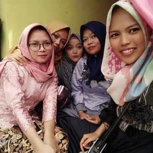 Esti Ariyanti profile icon