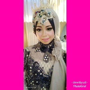 Dewi Azhari profile icon