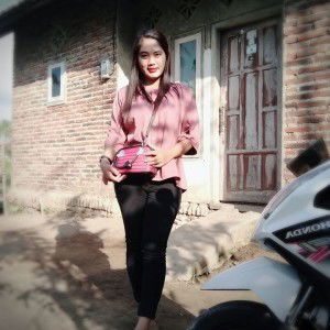 Rini Wahyuni profile icon