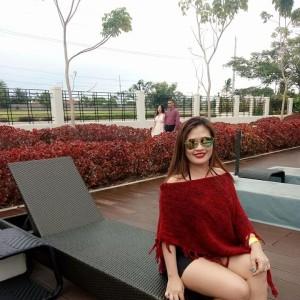 Phoebe Cates profile icon