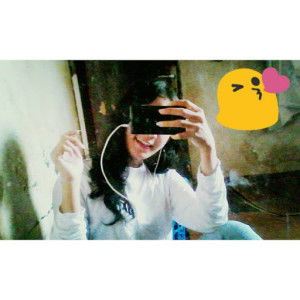 Laras YuslirAdinoto profile icon