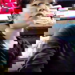 Momay Mayzei profile icon