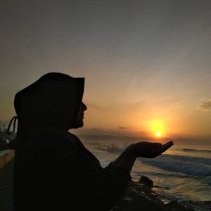 Trie Sulastri profile icon