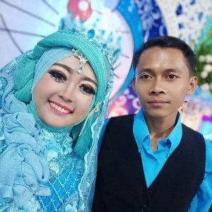 Dwie Suryani profile icon