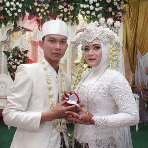 Putri Ayu profile icon