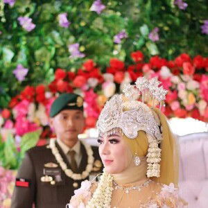 Devi Apriyani profile icon