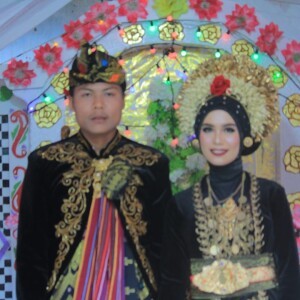 Isna Fatimatuzzohrah profile icon