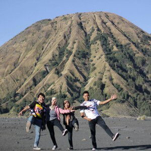 Ratih Andri profile icon