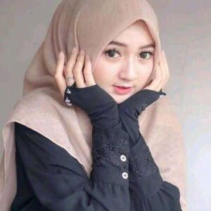 Lubna Adawia profile icon