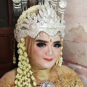 Fitri Wahyuni profile icon