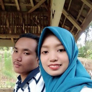 Okky Anggarini profile icon