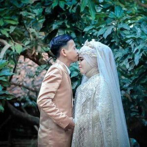 Leni Dhemezz profile icon