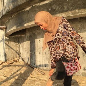 Nur Aziani profile icon