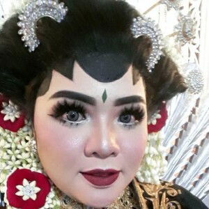 Dwi Retno profile icon