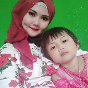 Putri Zahra profile icon