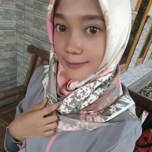 Riskhaa Nur profile icon