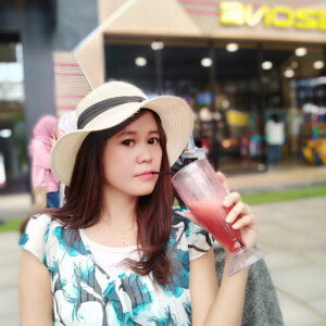 Riska Andriani profile icon