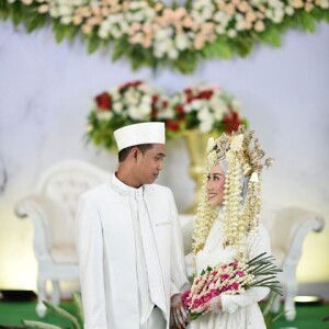 Diniyatin Nur profile icon