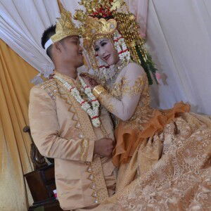 fitri astuti profile icon