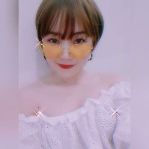 Quyên Bà Già profile icon