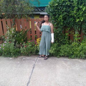 Apinna Sinasa Pink profile icon