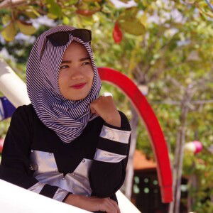 Yulli Istiana Sari profile icon