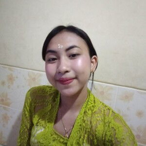 Putu Juliani profile icon