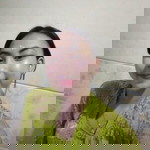 Putu Juliani profile icon