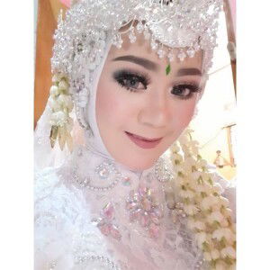 Reni Aryanii profile icon