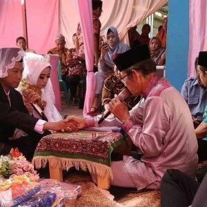 Puji L Estari profile icon